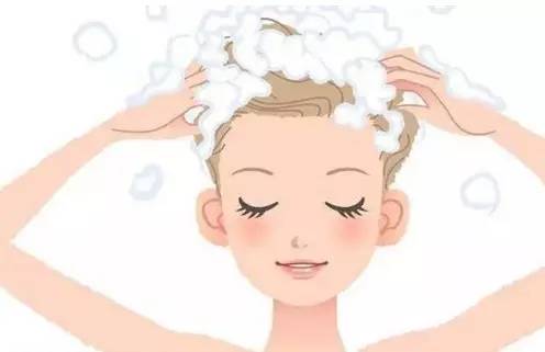 头发知识百科：为什么头发越脏，洗头时泡沫越少